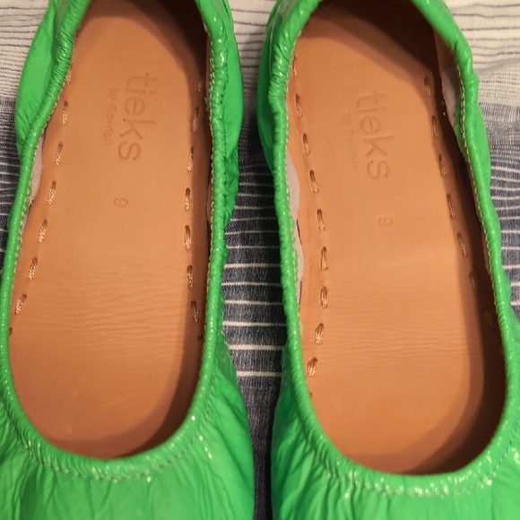 Tieks Green Ballet Flats Vibrant Slip-On Shoes - Picture 6 of 7
